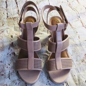 Clark’s Women’s Light Pink Heels Ankle Strap 7.5